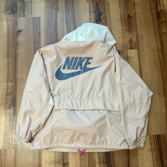 Nike Revolution 1/2 zip jacket that turns to a belt bag/ crossbody bag - Picture 4 of 8